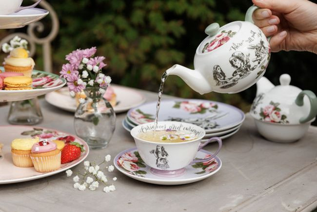 Alicja w Krainie Czarów Filiżanka i Spodek Porcelanowe 140 ml Alicja w Krainie Czarów Filiżanka i Spodek Porcelanowe 140 ml