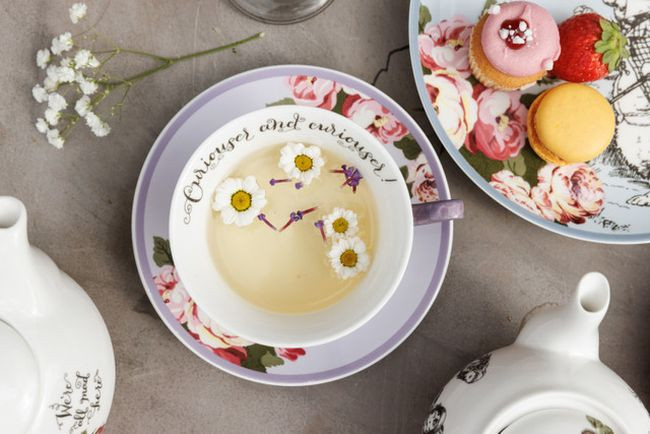 Alicja w Krainie Czarów Filiżanka i Spodek Porcelanowe 140 ml Alicja w Krainie Czarów Filiżanka i Spodek Porcelanowe 140 ml