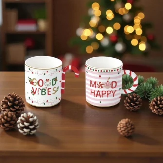 Świąteczny twist Zestaw 2 porcelanowych kubków 350 ml w kolorowym pudełku CHRISTMAS